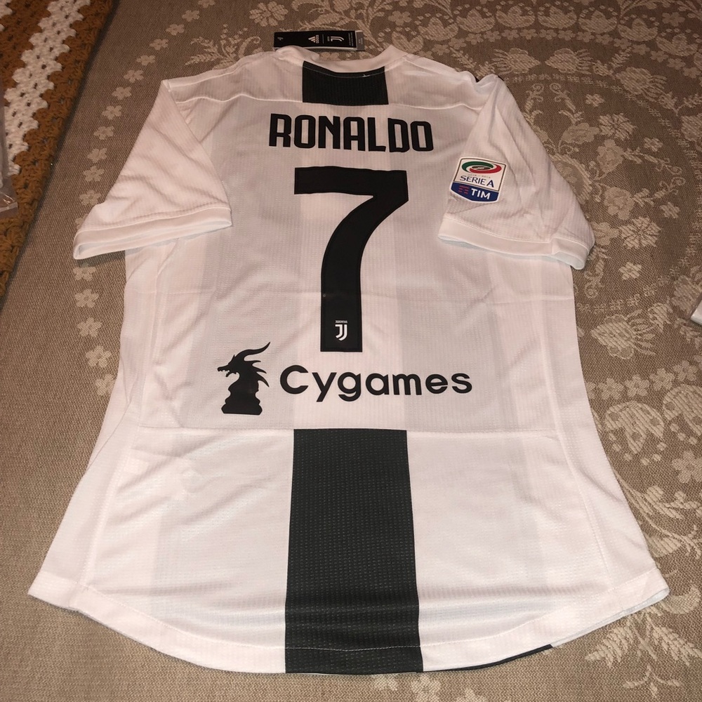 Juventus Ronaldo Jersey 18/19 Size L